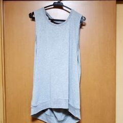 TOMMY　Tシャツ[XS]とGYDAノースリーブワンピース[F]の画像