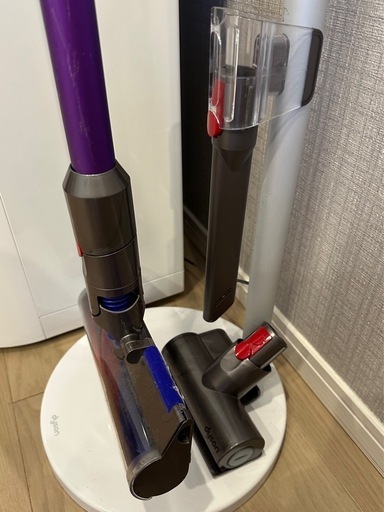 ダイソン　コードレス掃除機 セット売り 美品]Dyson ダイソンコードレス掃除機V8お得フルセット | Pay ID