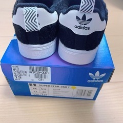 adidasキッズの画像