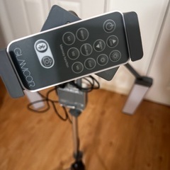 定価の半額以下✨️MULTIMEDIA X GLAMCOR社製LEDライト付き三脚スタンドの画像