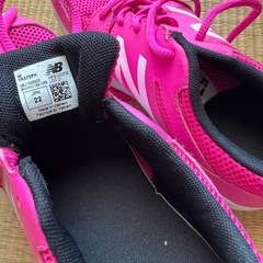 new balance 22 ピンク　ランニングシューズの画像