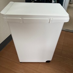 ゴミ箱の画像