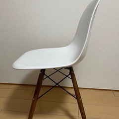 リプロダクト　イームズチェアの画像