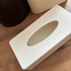 ゴミ箱2個+おまけティッシュケースの画像