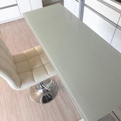 カウンターテーブルセット(テーブル•椅子•照明)の画像