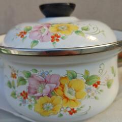 新品未使用品 花柄ホーロー製　片手鍋18㎝

の画像