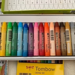 色鉛筆・クレヨン・絵の具の文具セットの画像