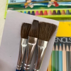 色鉛筆・クレヨン・絵の具の文具セットの画像