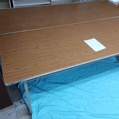 長テーブル　1台300円  183×60　高さ72　折り畳み不可の画像