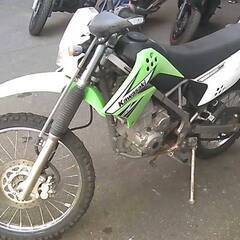 KAWASAKI KLX125 白/緑 エンジン始動確認 自賠責保険で乗れます 半額配送キャンペーン 限定 現状渡し諸経費￥0- 横浜 P-Yardの画像