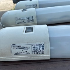 差し上げます。LEDと蛍光灯のライトなどの画像