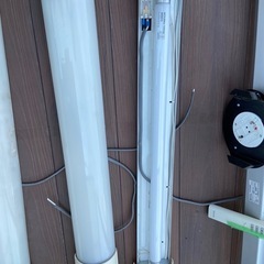 差し上げます。LEDと蛍光灯のライトなどの画像