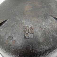 南部鉄器　盛栄堂　鉄製丸型つる付き鍋　秋田杉の蓋付　250806-1Tの画像