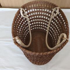 蚤の市購入【カゴバック、買い物かご】ナチュラルインテリアの収納で可愛いですの画像