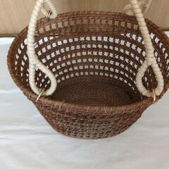 蚤の市購入【カゴバック、買い物かご】ナチュラルインテリアの収納で可愛いですの画像