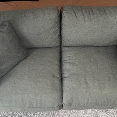 グレー2人掛けソファー