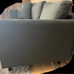 グレー2人掛けソファーの画像