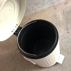 ★ブリキ　アルミ★足踏みゴミ箱の画像