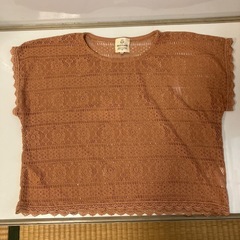 レーストップス×ホワイトパンツの画像