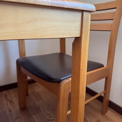 ダイニングテーブル　イス2脚セットの画像