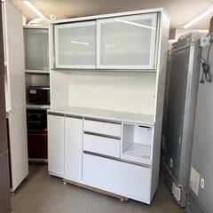 【超美品‼️】定価109,900円♪ 現行モデル ニトリ 140cm幅キッチンボード(アルミナ2) 食器棚 収納家具 鏡面仕上げホワイト♪の画像