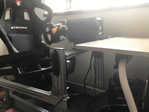 Fanatec     ハンコンとコックピットのセット(レーシングシミュレーターセット)