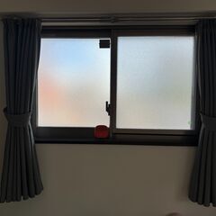 グリーンとグレーのカーテン（2枚組）の画像