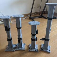 地震対策で使う家具などを突っ張るもの。の画像