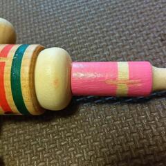 木製 人形型ラトル　ピンクの画像