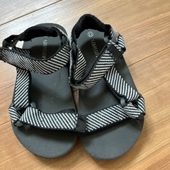 子どもサンダル靴３足の画像