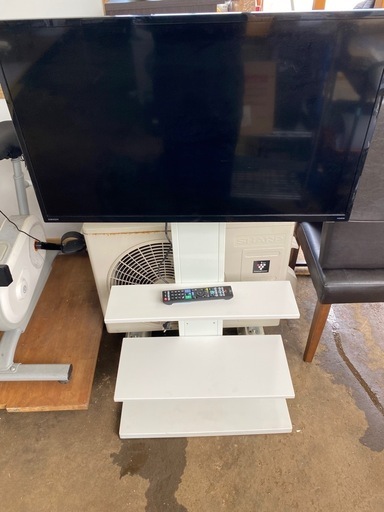 32型テレビ（テレビ台付き）