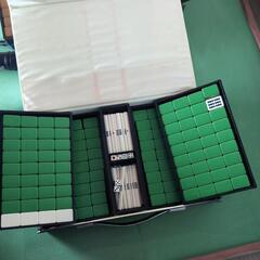 【相談中】麻雀パイ２セット、卓一つの画像