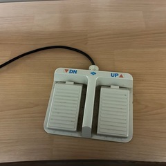 TAKADA製　電動昇降ベッド　施術ベッド
の画像
