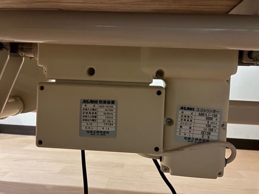 TAKADA製　電動昇降ベッド　施術ベッド
