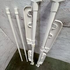 【ジモティ限定特価】アイリスオーヤマ 突っ張り棒物干し 室内干し用 物干し竿 ホワイト 生活用品 Y2024の画像