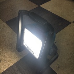 【美品】充電式ＬＥＤスタンドライト／マキタ製の画像