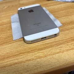 iPhone SE 【KDDI系？simロックあり】の画像