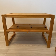 木製テーブルの画像