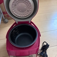 炊飯器　赤　3合炊きの画像