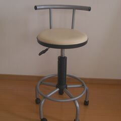 【手渡し】伸縮するイスの画像