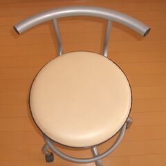 【手渡し】伸縮するイスの画像