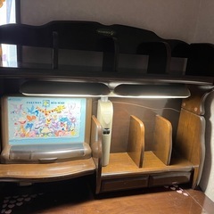 学習机と椅子の画像