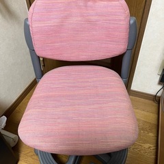 学習机と椅子の画像
