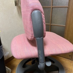 学習机と椅子の画像