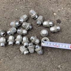 トヨタ純正タイヤ用ナット20個の画像