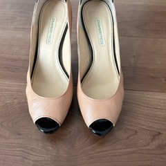 ストロベリーフィールズ　パンプスの画像