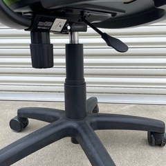 オフィスチェア　緑　昇降機能　リクライニング機能付きの画像