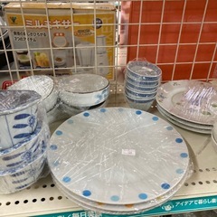食器1セット100円からあります！の画像