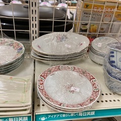 食器1セット100円からあります！の画像
