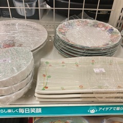 食器1セット100円からあります！の画像